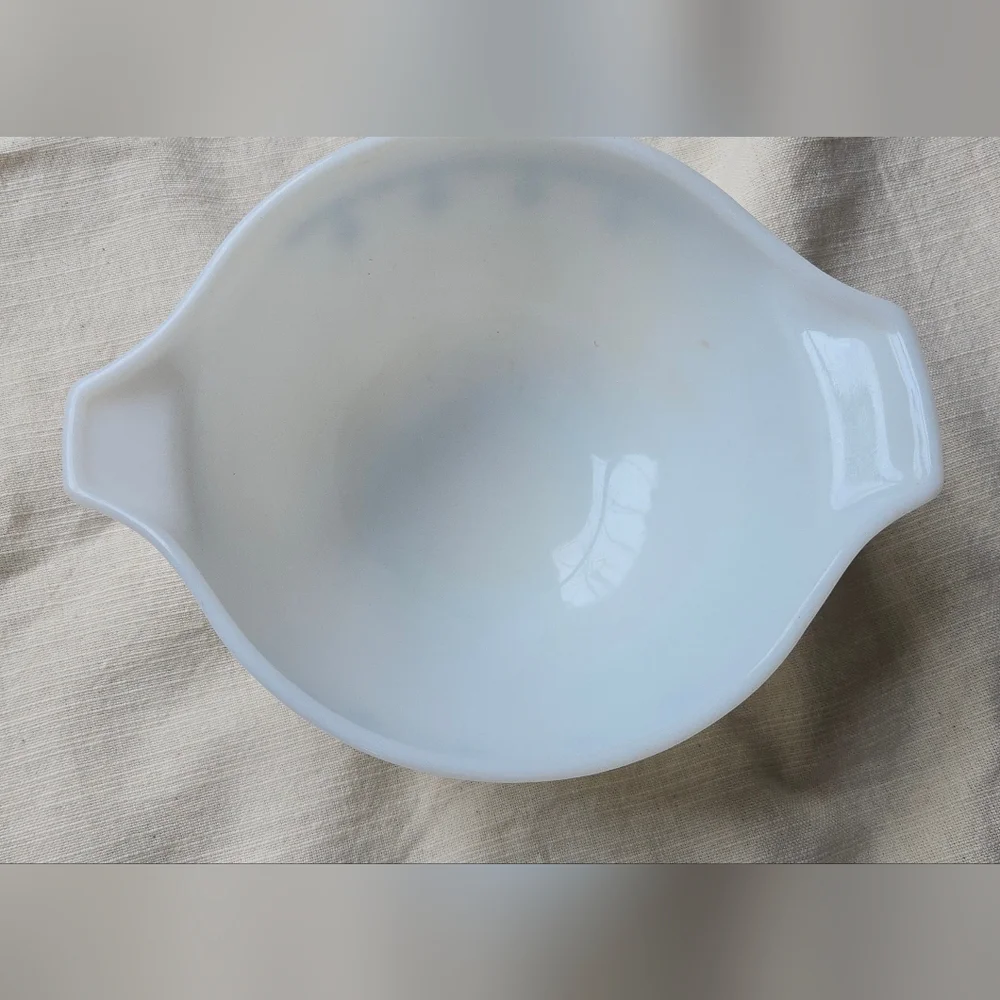 Vintage Pyrex Snowflake Garland mixing bowl - Picture 3 of 6